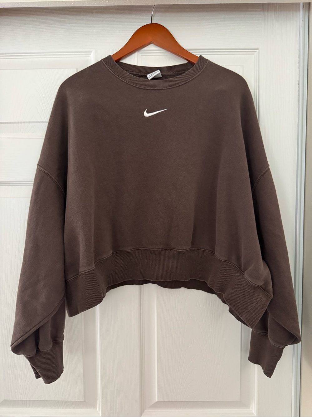 Nike Mini Swoosh Cropped Crewneck Sweatshirt in Brown - Size Large